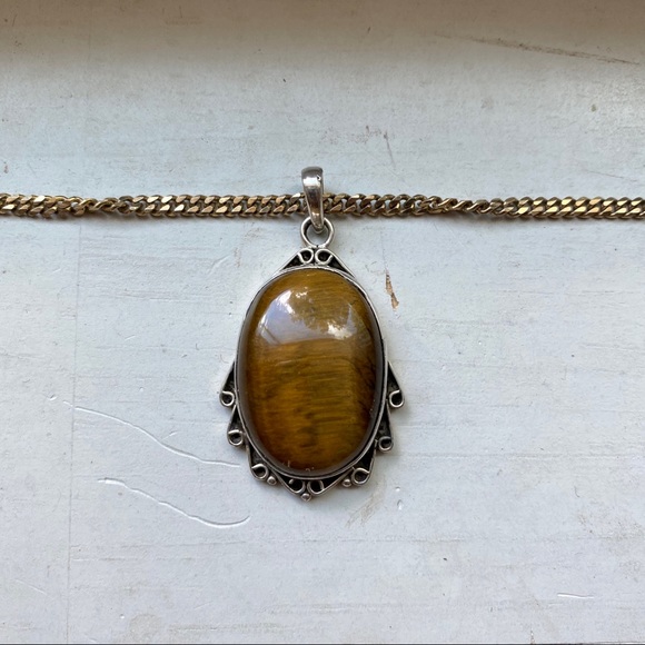Vintage Jewelry - Tiger eye cabochon pendant set in sterling